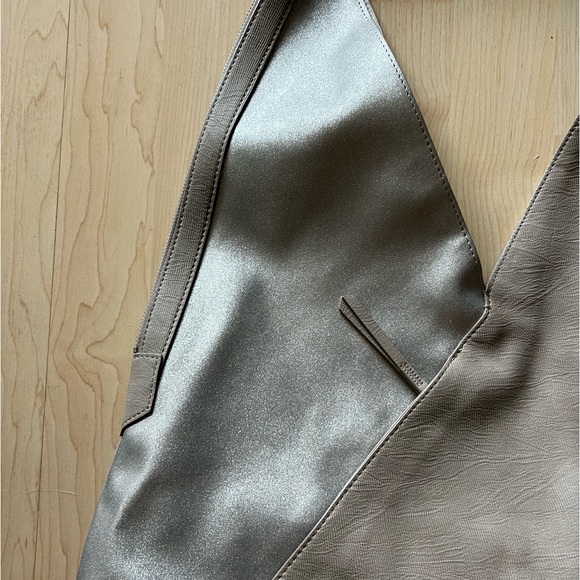 STELLA & DOT Two-Toned Criss-Cross Hobo Bag - Picture 4 of 7